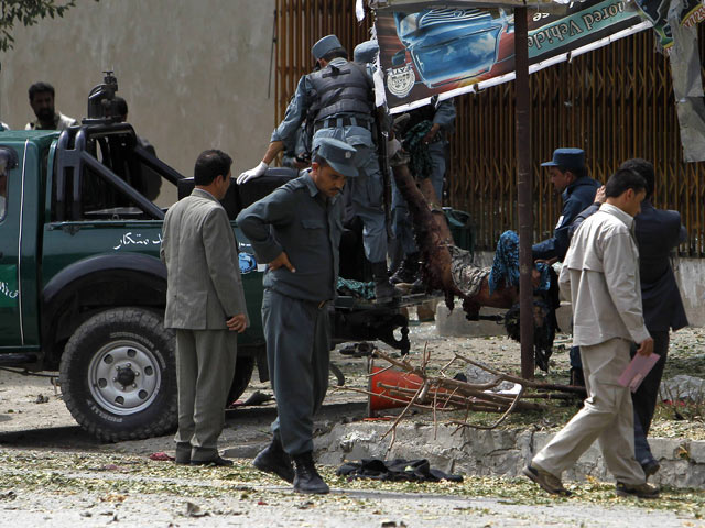 Террорист-смертник в субботу подорвал себя перед зданием штаба воинского контингента НАТО в Кабуле
