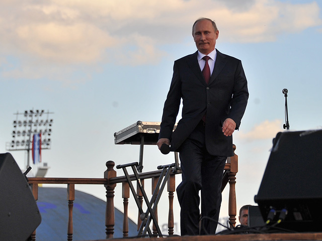 Граждане России перестали воспринимать Владимира Путина как "героя": за десять лет - с 2002 по 2012 год - он потерял поддержку четверти своих сторонников
