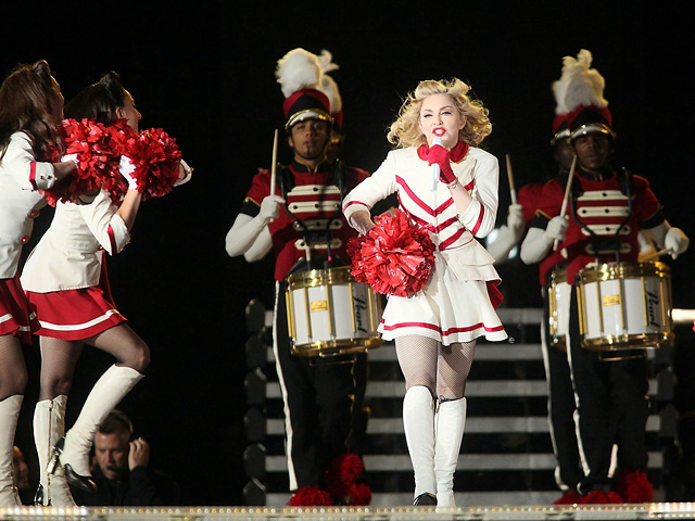 Мадонна во время своего концерта в Петербурге 9 августа попросила жителей города относиться к людям с нетрадиционной сексуальной ориентацией более дружелюбно