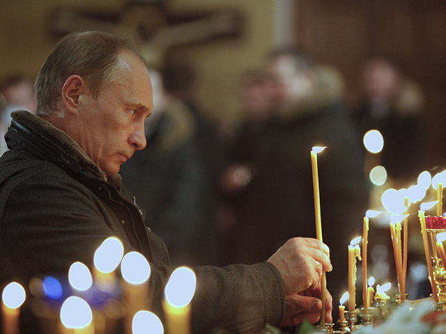 Церковь и религия оказывают Путину основательное содействие - помогают изобразить борьбу с коррупцией и за честные выборы как борьбу "нечестивых иноземцев" со "Святой Русью"