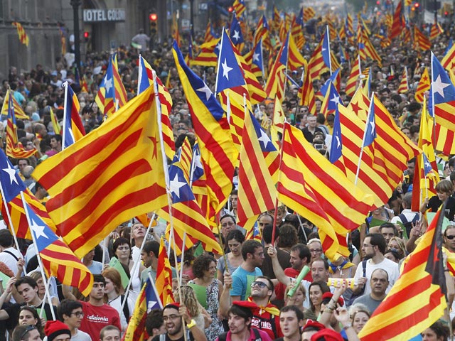 Сотни тысяч каталонцев прошлись по Барселоне с требованием независимости от Испании