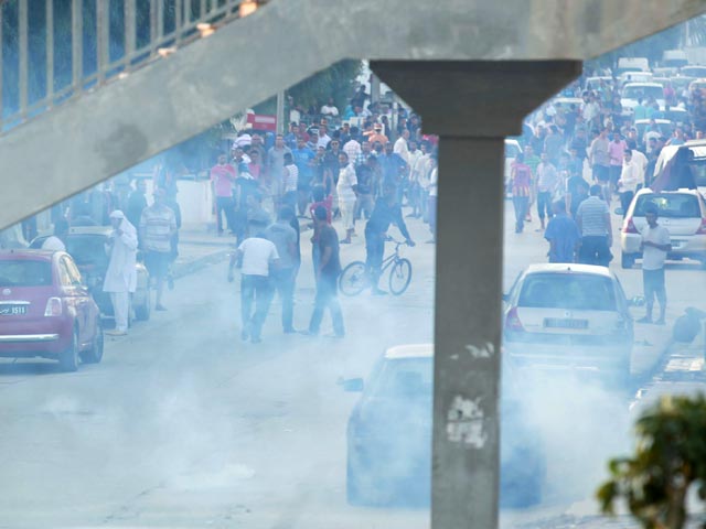 Правоохранительные органы Туниса были вынуждены применить слезоточивый газ и резиновые пули для разгона акции протеста у посольства США, вызванной скандальным фильмом "Невиновность мусульман"