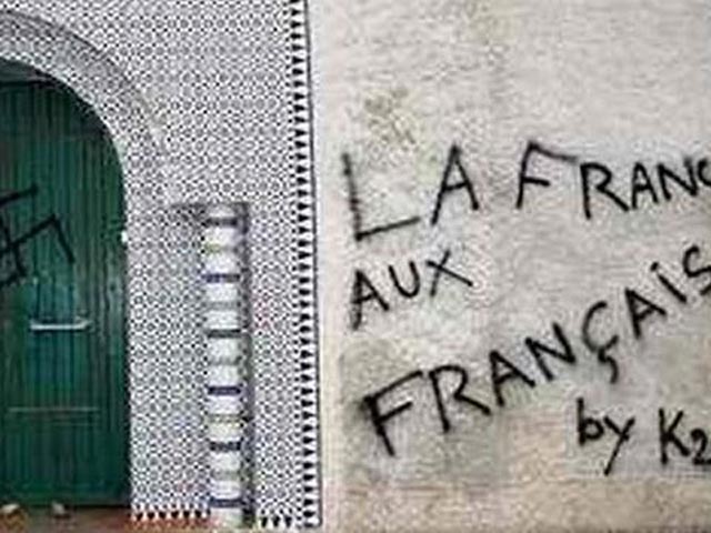 Неизвестные вандалы осквернили мечеть города Лимож во Франции, говорится в распространенном в среду заявлении министра внутренних дел страны Мануэля Вальса