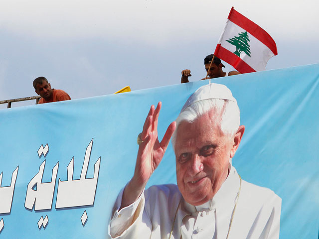 На фоне вспышки насилия в арабском мире Папа Римский начал апостольский визит в Ливан с миссией мира