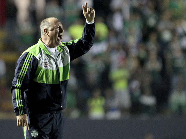 Главный тренер "Палмейраса" Луис Фелипе Сколари, известный по работе со сборными Бразилии и Португалии, а также с лондонским "Челси", был уволен со своего поста