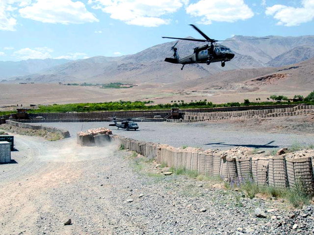 Военнослужащие НАТО арестовали одного из лидеров движения "Талибан", предположительно, причастного к нападению на военную базу "Кэмп Бастион" в афганской провинции Гильменд