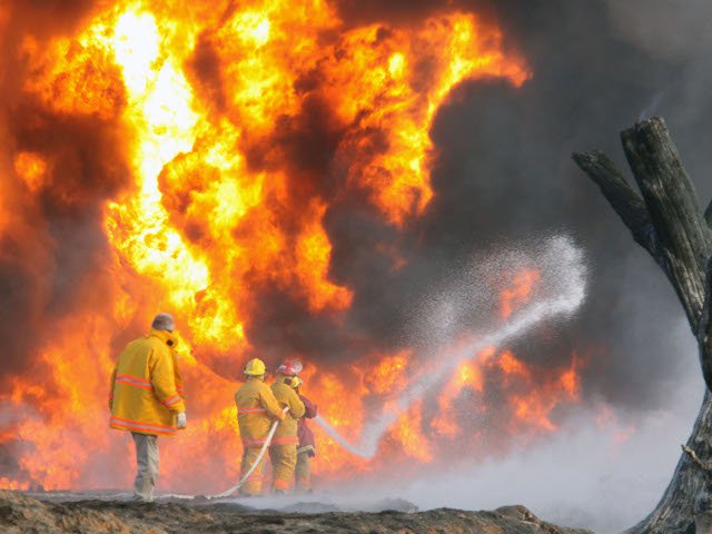 На северо-востоке Мексики взорвалась и затем загорелась газораспределительная станция, принадлежащая государственной нефтегазовой компании Pemex