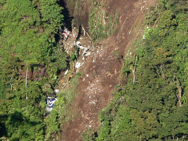 SSJ-100 разбился в Индонезии 9 мая во время демонстрационного полета, выполнявшегося российским экипажем