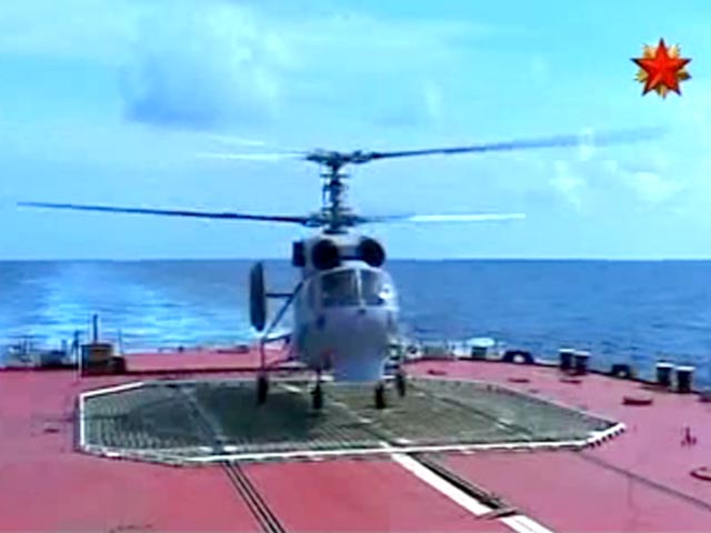Палубный вертолет, базирующийся на тяжелом атомном ракетном крейсере "Петр Великий", сегодня потерпел аварию во время выполнения планового полета