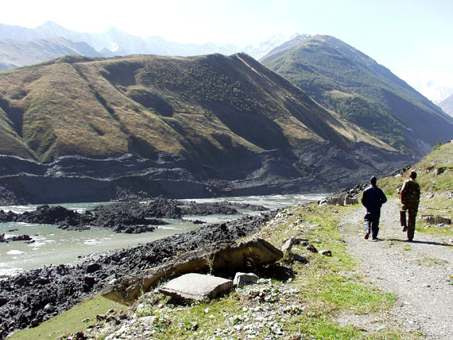 20 сентября 2012 года исполняется 10 лет с тех пор, как в Северной Осетии вниз по течению русла реки Геналдон в Кармадонском ущелье сошел ледник Колка