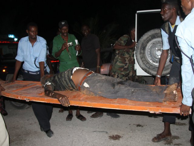 В столице Сомали число жертв двойного теракта увеличилось до 15 человек