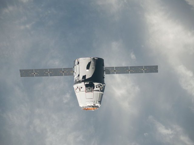 Корабль Dragon американской компании SpaceX отправится в первый коммерческий полет к МКС 7 октября