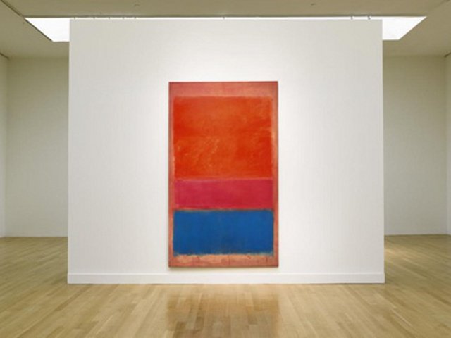 Аукционный дом Sotheby's выставляет на торги в Нью-Йорке картину мастера абстрактного экспрессионизма Марка Ротко (1903-1970) "Королевский красный и синий"