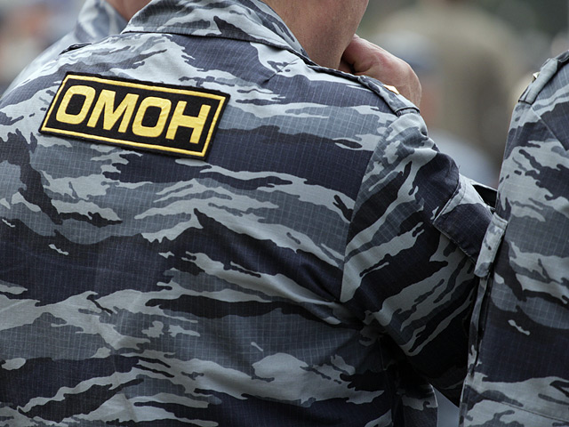 В Москве после разбирательства в связи с произошедшей еще в августе драки у ночного клуба между оперативниками уголовного розыска и бойцами ОМОНа уволены двое спецназовцев
