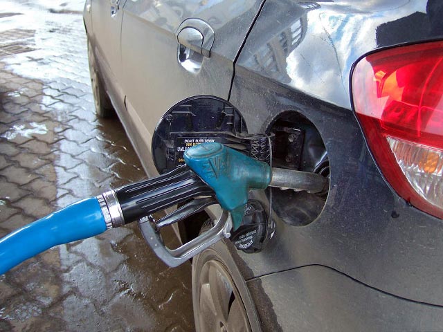Глава Минэнерго Александр Новак сообщил на правительственной комиссии по ТЭКу, что в стране может возникнуть дефицит автобензина из-за роста спроса на топливо и остановки на ремонт ряда НПЗ