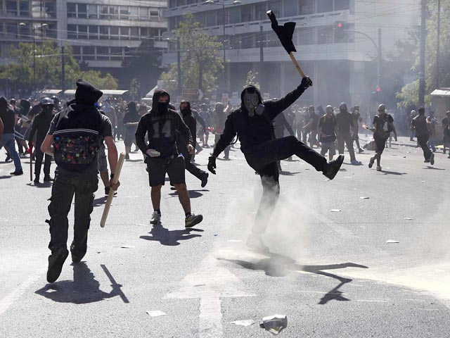Массовые демонстрации в Афинах в день всеобщей забастовки ознаменовались беспорядками