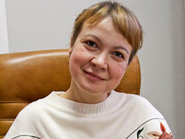 Главный редактор сайта Аксана Панова пишет в своем Facebook: "Всех журналистов URA.Ru заблокировали на втором этаже редакции. Что ищут - не знают сами. Одновременно идут обыски у наших юристов. Выносят все"
