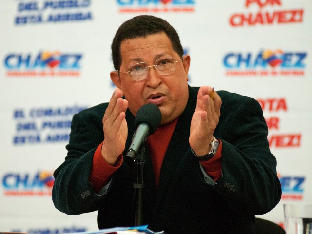 Президент Венесуэлы Уго Чавес поблагодарил своего российского коллегу Владимира Путина за подаренного ему щенка породы русский черный терьер: "Щенок очень хороший, мы уже начали его дрессировать"
