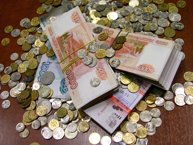 У рубля есть все шансы стать полноценной резервной валютой, считает премьер-министр РФ Дмитрий Медведев