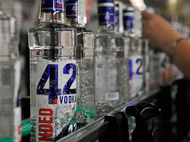 На прошлой неделе РФ ввела запрет на поставку крепкого алкоголя из Чехии, где произошли случаи отравлений спиртным с метанолом