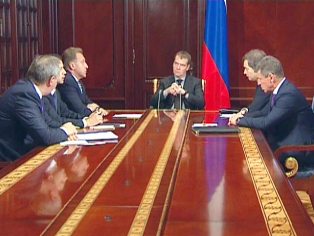 Премьер-министр Дмитрий Медведев одобрил предложение Минфина по изъятию прибыли от приватизации "Сбербанка" напрямую в бюджет