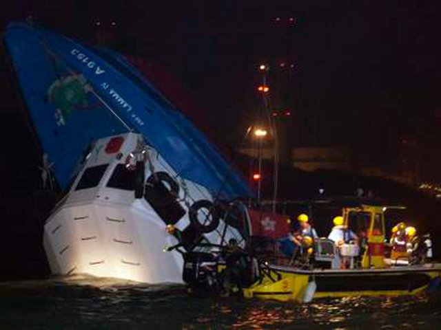 У побережья Гонконга пассажирский паром столкнулся с прогулочным судном. В результате погибли, по последним данным, 25 человек