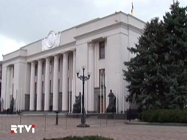 Верховная Рада Украины почти единогласно проголосовала против введения уголовного наказания за клевету, хотя в первом чтении этот законопроект получил одобрение депутатов