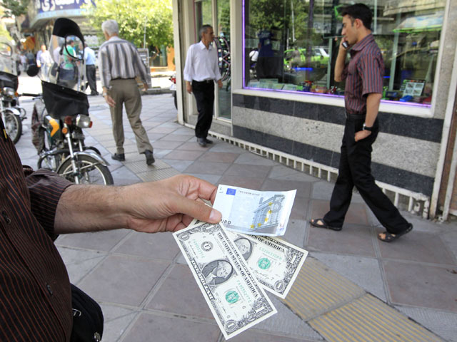 Иранская валюта обвалилась по отношению к доллару на треть за два дня