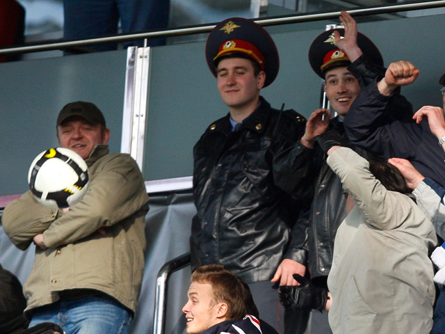 Подмосковная полиция призывает всех болельщиков к организованности и порядку в преддверии матча между командами "Динамо" (Москва) и "Анжи" (Махачкала), который состоится 7 октября на стадионе "Арена-Химки"