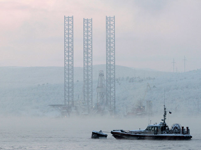 В Охотском море обнаружена затонувшая в декабре прошлого года буровая платформа "Кольская", при крушении которой погибли десятки людей, объявил подрядчик поисковых работ