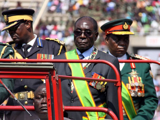 В Зимбабве кортеж президента Роберта Мугабе столкнулся с грузовиком. Погиб один человек
