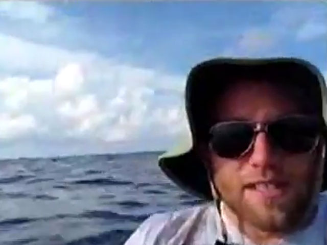 Двое американцев поразили мир своим бесстрашием на грани безумия: после того как их самолет потерпел крушение в Мексиканском заливе, а они оказались в воде в одних спасательных жилетах, счастливчики взялись снимать видео о своем спасении