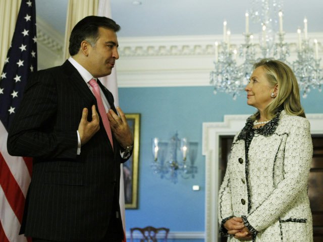 По инициативе госсекретаря США Хиллари Клинтон состоялся ее телефонный разговор с президентом Грузии Михаилом Саакашвили