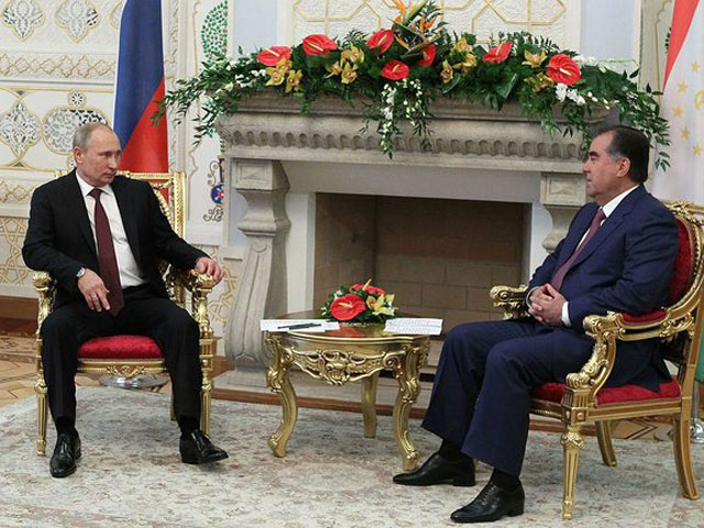 Россия и Таджикистан подписали соглашение о статусе и условиях пребывания российской военной базы в этой республике в ходе визита Владимира Путина в Душанбе