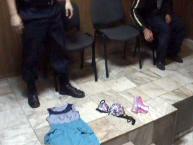 В Кирове Луганской области милиционеры задержали местного жителя, который ограбил 16-летнюю девушку, заставив ее раздеться. При досмотре обнаружилось, что на нем уже было надето несколько десятков комплектов женского белья