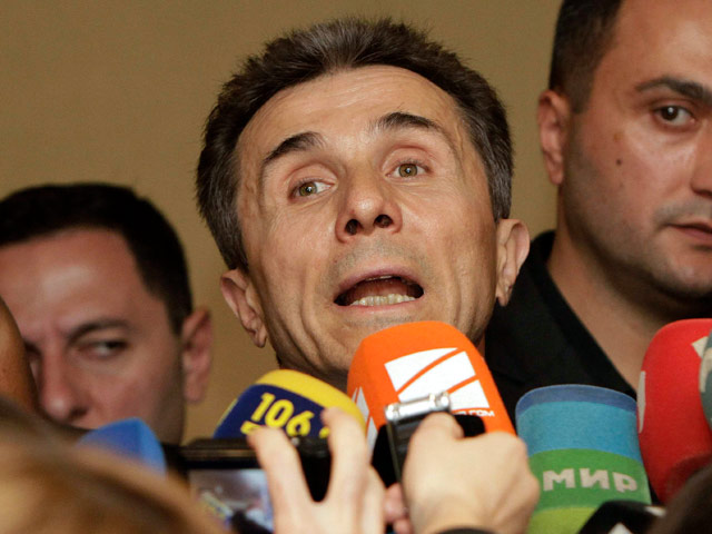Лидер победившей на парламентских выборах оппозиционной коалиции "Грузинская мечта" Бидзина Иванишвили сообщил журналистам, что новый состав кабинета министров будет озвучен в понедельник