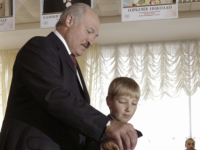 Личная жизнь президента замкнулась на его младшем сыне, на которого белорусский лидер возлагает большие надежды: "Думаю, вырастет хорошим человеком"