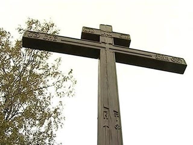 В деревне Залесье Устюженского района Вологодской области неизвестные спилили поклонный крест