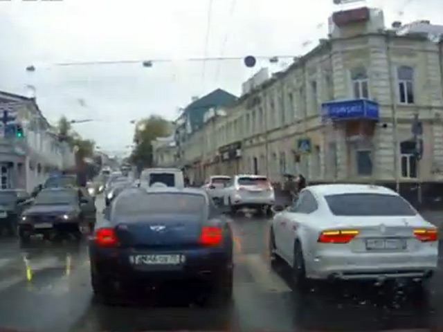 Томская полиция выяснила, что свадьба, проезд которой по городу с нарушениями правил дорожного движения вызвал возмущение блоггеров и попал на видео, не имеет отношения к выходцам с Северного Кавказа