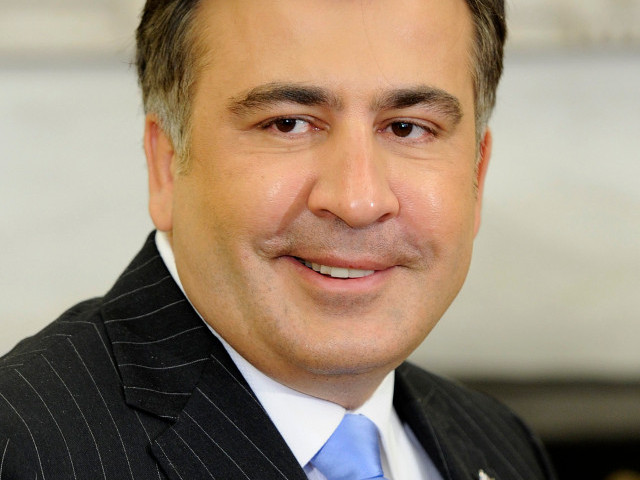 Президент Грузии Михаил Саакашвилиудовлетворил ходатайство правительства об отставке