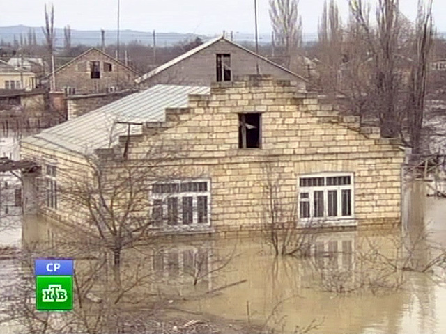 Трагедия в дагестанском Дербенте, где в результате обрушившихся дождей и наводнения погибли шесть человек, похоже, произошла по тому же сценарию, что и события в Крымске, только в меньших масштабах