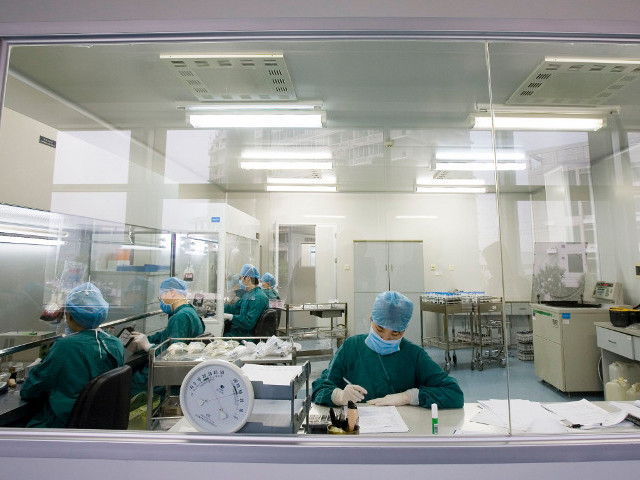 Скандал разразился вокруг сенсационного объявления о том, что японский исследователь Хисаси Моригути якобы провел первые в истории операции по пересадке пациентам тканей, выращенных из искусственных многофункциональных стволовых клеток