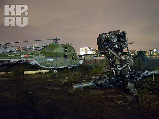 На территории музея авиации в Москве распилили болгарками вертолет Ми-6