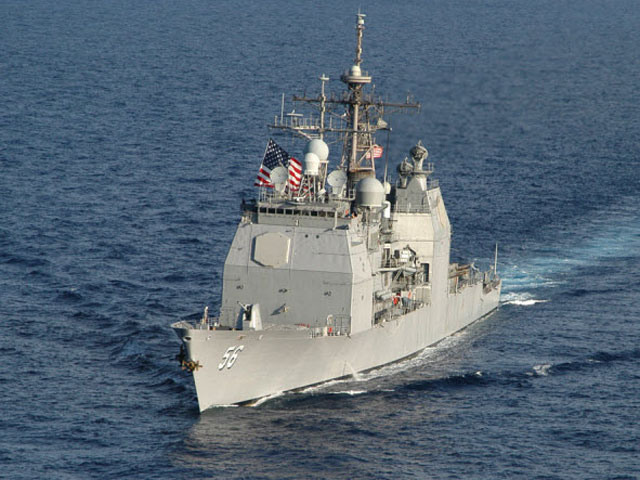 Американский ракетный крейсер столкнулся с атомной подлодкой ВМС США в минувшую субботу в ходе учений у восточного побережья страны