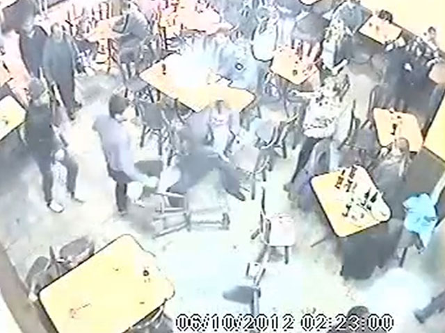 Об инциденте, произошедшем в ночь на 6 октября, напомним, стало известно благодаря записи с камер видеонаблюдения, попавшей в интернет Об инциденте, произошедшем в ночь на 6 октября, напомним, стало известно благодаря записи с камер видеонаблюдения, попавшей в интернет