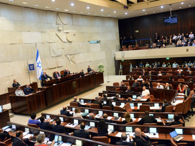 Израильский кнессет 18-го созыва (парламент) утвердил внесенный правительством законопроект о самороспуске