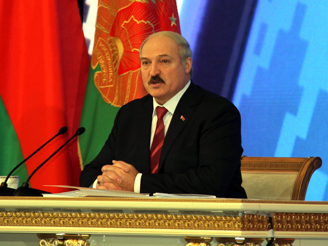 Президент Белоруссии Александр Лукашенко раскритиковал действия российских властей в отношении участниц скандальной группы Pussy Riot