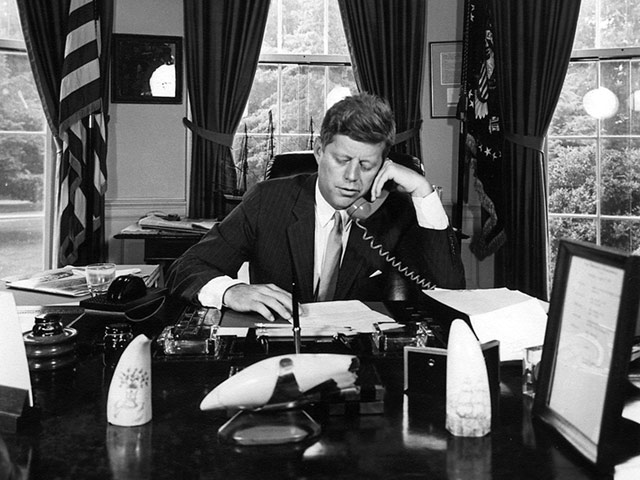 Президент США Джон Кеннеди в октябре 1962 года в разгар Карибского кризиса собирался в преддверии начала Третьей мировой войны объявить американскому народу о крупномасштабном вторжении на Кубу
