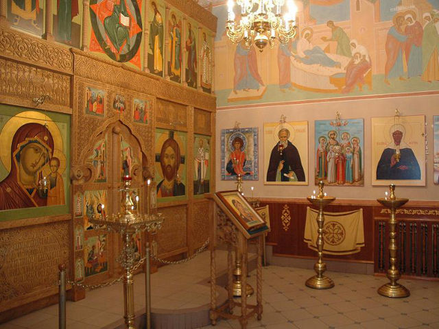 При храмах на московских вокзалах будут дежурить православные миссионеры. На фото - Казанский храм на Казанском вокзале