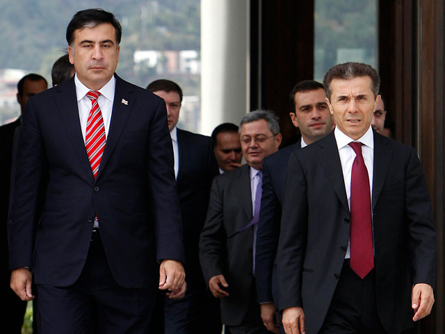 Президент Грузии Михаил Саакашвили официально представил парламенту кандидата на пост главы нового правительства страны - лидера победившей на выборах коалиции "Грузинская мечта" Бидзину Иванишвили